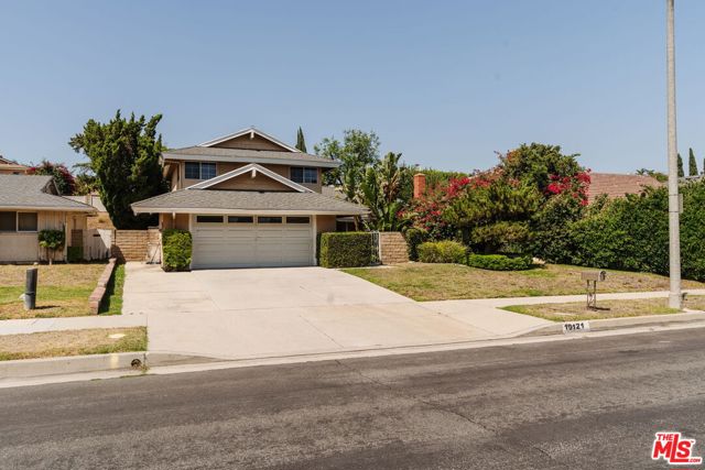 19121 Kenya Street, Porter Ranch CA: https://media.crmls.org/mediaz/4bf708ff-ab24-4896-9378-e7d0a990fc5b.jpg