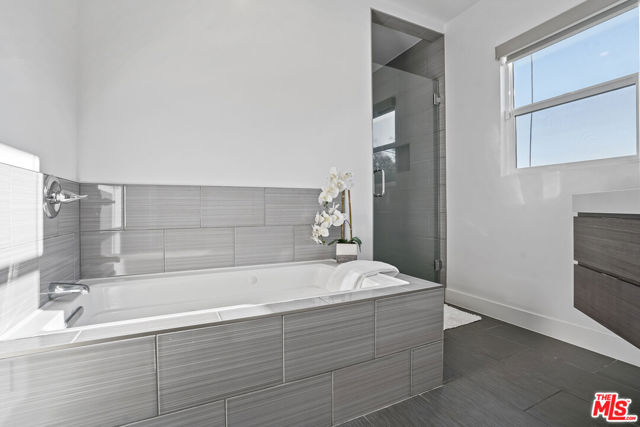 5549 Onacrest Drive, Los Angeles CA: https://media.crmls.org/mediaz/4bf7326b-eaf7-493a-b282-192ef58494e5.jpg