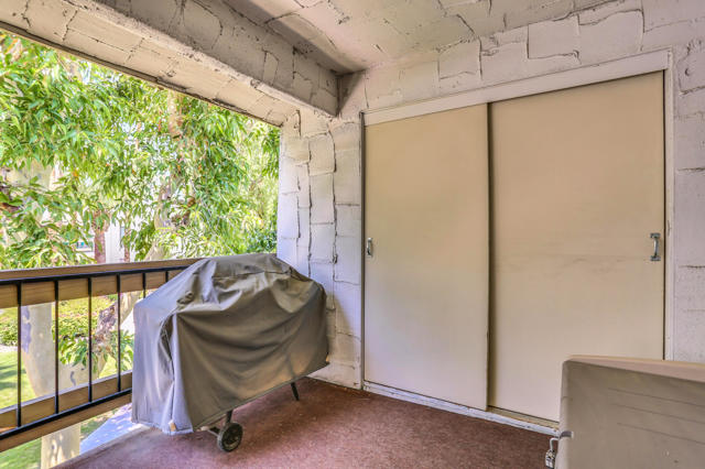 5225 E Waverly Drive, Palm Springs CA: https://media.crmls.org/mediaz/4bf7baa1-5af5-4f43-829d-08ed74f05356.jpg