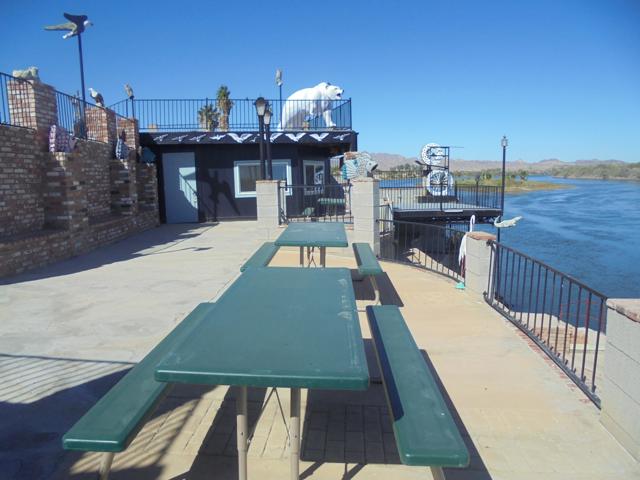 5682 Colorado River Road, Blythe CA: https://media.crmls.org/mediaz/4bf8c017-d150-4659-8bdf-ae4f20c7d491.jpg