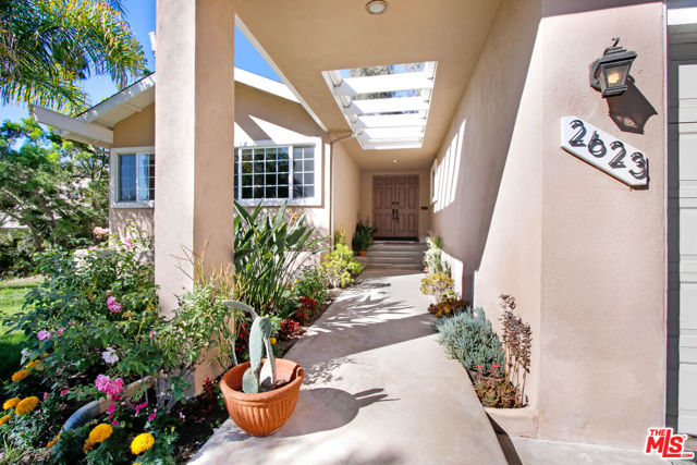 2623 S Beverly Drive, Los Angeles CA: https://media.crmls.org/mediaz/4bf9f771-a28e-4888-83b1-ab31c69c94fa.jpg