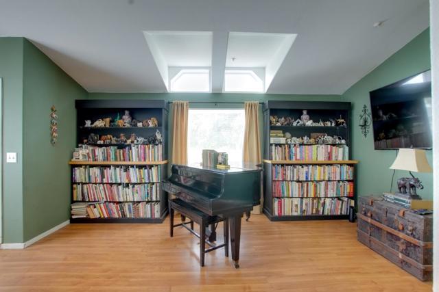 9345 Prunedale South Road, Salinas CA: https://media.crmls.org/mediaz/4bfa6fb1-c3ed-4aa1-9a75-a6c61497f84c.jpg