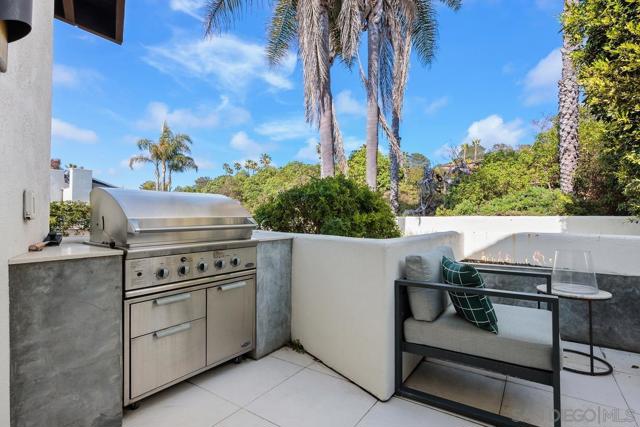 1729 Coast Blvd, Del Mar CA: https://media.crmls.org/mediaz/4bfb8a75-c2b7-4d2f-90b0-a083d5cb9fad.jpg