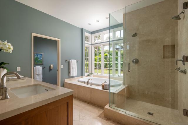 5839 Camino De La Costa, La Jolla CA: https://media.crmls.org/mediaz/4bfbbce5-d1e2-4ddb-918f-2cad669abfd5.jpg
