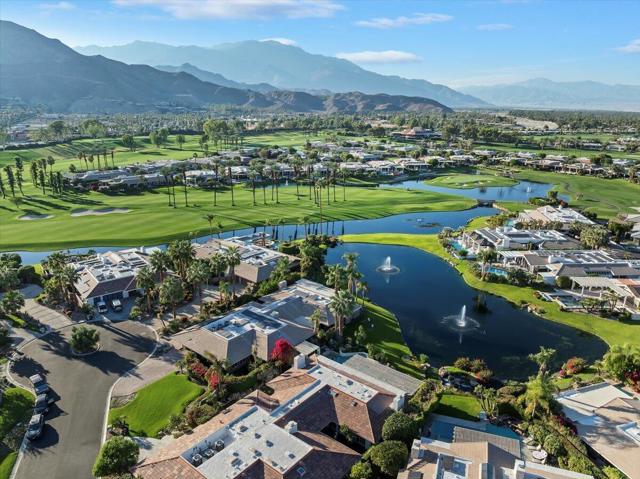 2 Deerfield Court, Rancho Mirage CA: https://media.crmls.org/mediaz/4bfbf0a1-9620-48b5-8462-869fd48c9e49.jpg