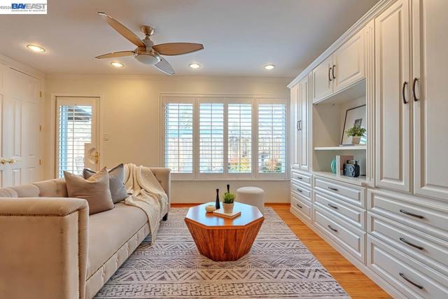 1515 Miramonte Ave, Mountain View CA: https://media.crmls.org/mediaz/4bfcb8ef-51c3-4fb8-8d5a-b5b9e271073f.jpg