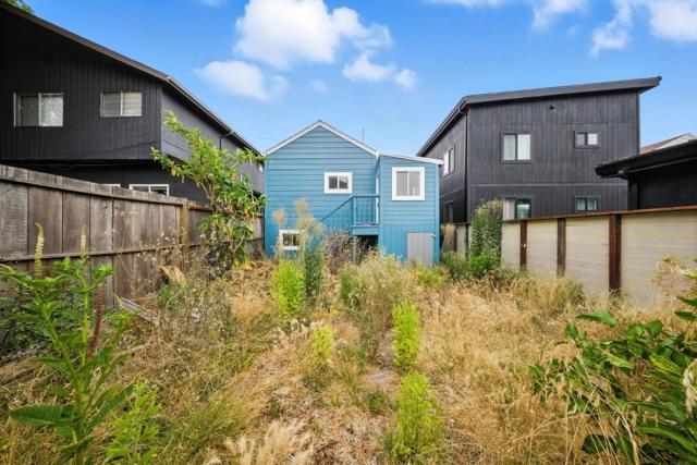 943 26th Street, Oakland CA: https://media.crmls.org/mediaz/4bfcd0b1-ad53-4e97-a6f5-27f8503bfbe9.jpg