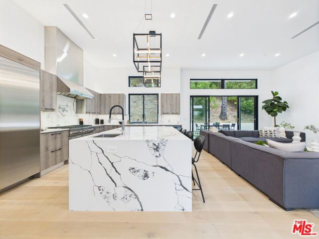 4637 Dunas Lane, Tarzana CA: https://media.crmls.org/mediaz/4bfd22f0-89cf-4ac6-98d1-80a2801a5cc1.jpg
