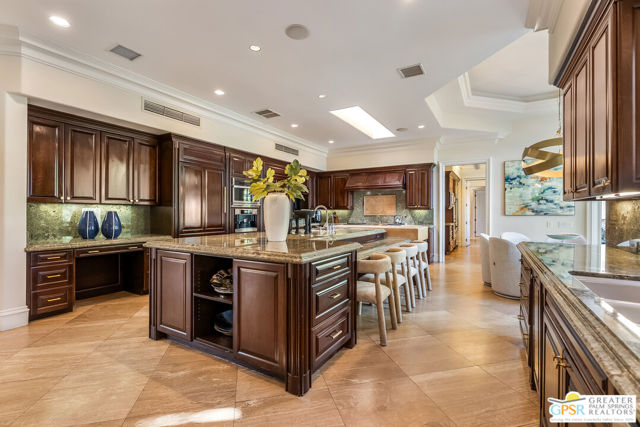 1 Saint Petersburg Court, Rancho Mirage CA: https://media.crmls.org/mediaz/4bfde881-d669-4196-99e0-1bf95a115e69.jpg
