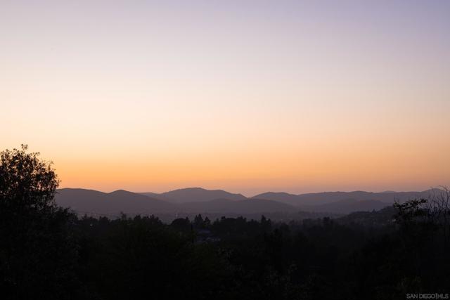 16204 Orchard Bend Rd, Poway CA: https://media.crmls.org/mediaz/4bfe07f5-ad0b-462f-9ed2-fb9bdef259b9.jpg
