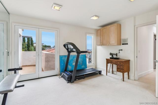 1295 W Redwood St, San Diego CA: https://media.crmls.org/mediaz/4bfe3707-4609-407c-ac11-0e846338f826.jpg