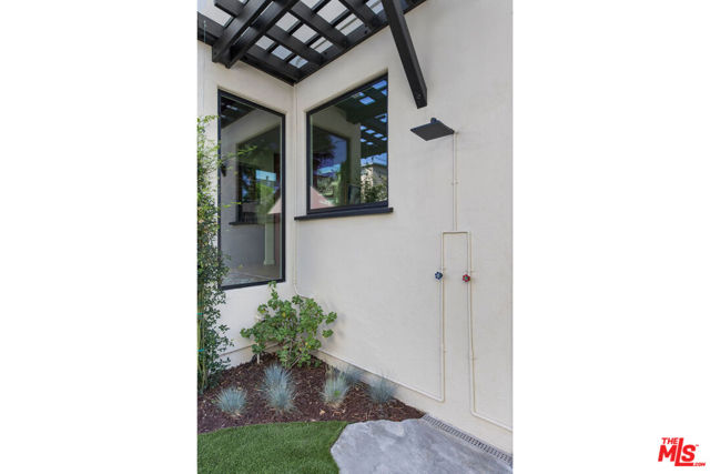 2374 Edgewater Terrace, Los Angeles CA: https://media.crmls.org/mediaz/4bfe6baa-0ce6-476e-8fe4-043428067a4f.jpg