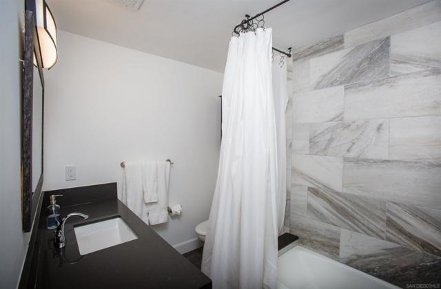 455 Glencrest Dr, Solana Beach CA: https://media.crmls.org/mediaz/4bfe9a23-378a-4a83-9ded-4c3ea211496a.jpg