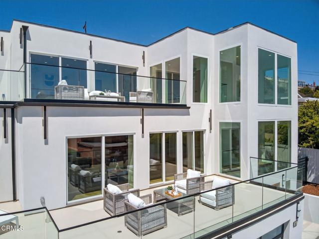 2407 Sunset Drive, Ventura CA: https://media.crmls.org/mediaz/4bfece35-5192-45bd-a213-8631168de45d.jpg
