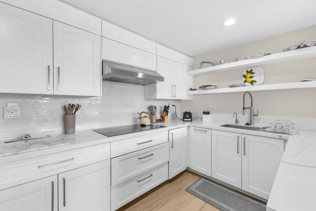910 Island Drive, Rancho Mirage CA: https://media.crmls.org/mediaz/4bff3a9e-ad23-4d39-8ae5-2faf3a3ca8cd.jpg