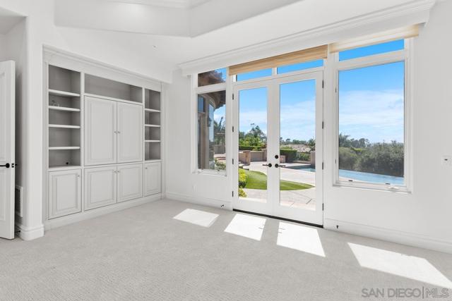 6906 Royal Birkdale Pl, Rancho Santa Fe CA: https://media.crmls.org/mediaz/4bff5031-d3ba-418d-9f5f-c09054740dcc.jpg