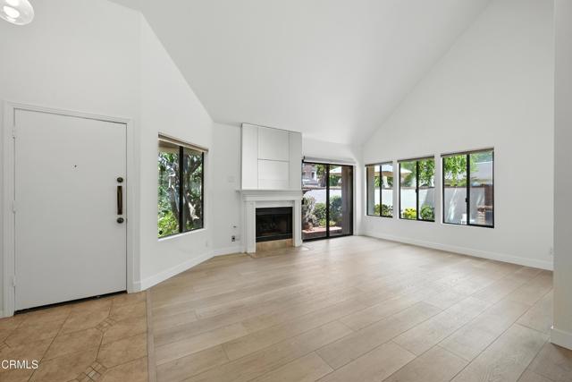 Detail Gallery Image 4 of 49 For 18731 Hatteras St #35,  Tarzana,  CA 91356 - 3 Beds | 2/1 Baths