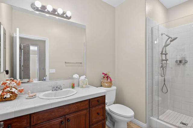 Image 30 of 73 For 18410 Lakepointe Dr