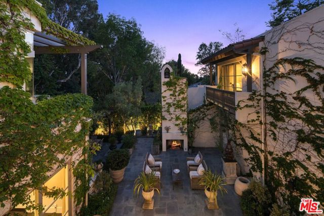 850 Muskingum Avenue, Pacific Palisades CA: https://media.crmls.org/mediaz/4bffaff0-f30b-4c5f-9a75-6b38fd6eb05e.jpg