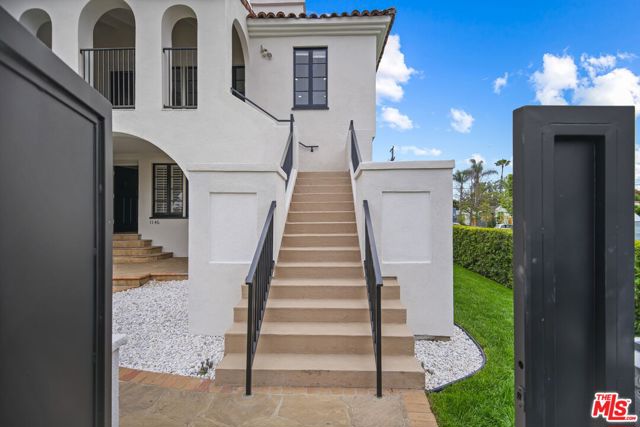 1148 S Stanley Avenue, Los Angeles CA: https://media.crmls.org/mediaz/4bffde01-246d-4020-b547-16b6c4de3439.jpg