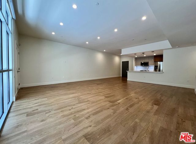 8017 W NORTON Avenue, West Hollywood CA: https://media.crmls.org/mediaz/4c0034b6-9f2c-472f-9c8c-e60ebc5bfb8d.jpg