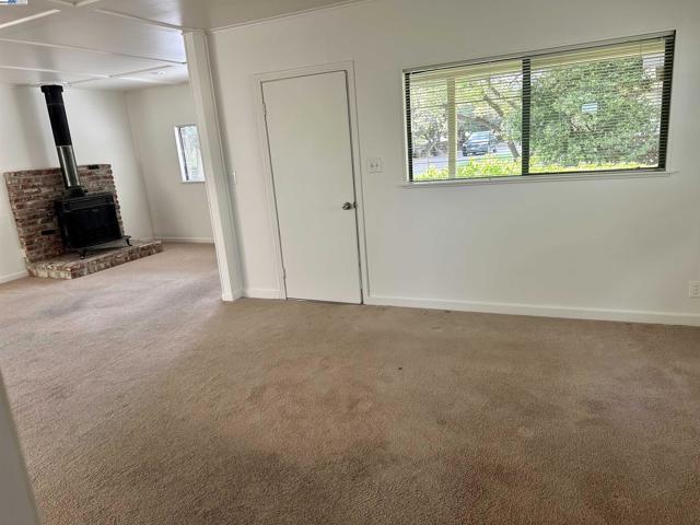 419 Burkhard Rd, Patterson CA: https://media.crmls.org/mediaz/4c0150e5-abd2-4eec-9d45-5c345a24357c.jpg