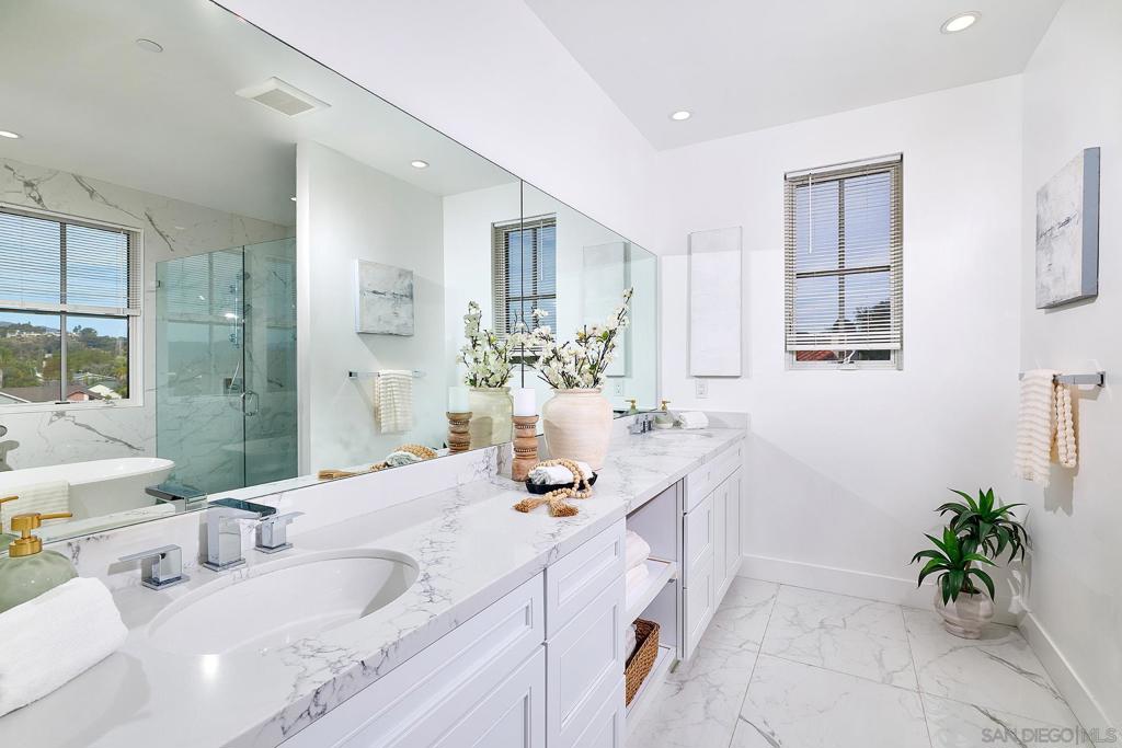 MLS #250043940SD image #17