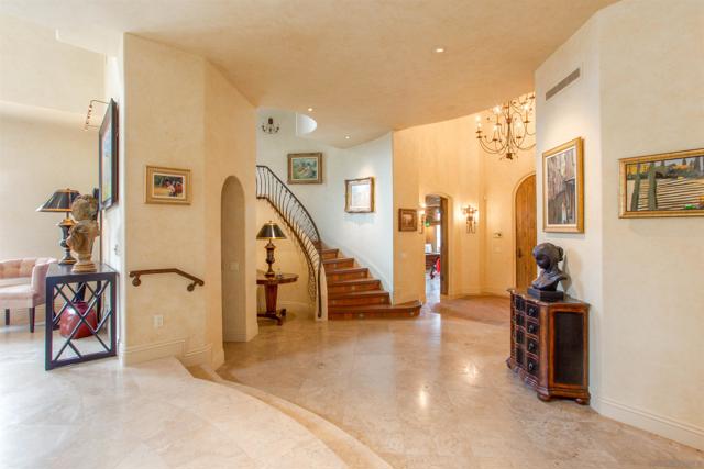7206 Aviara Drive, Carlsbad CA: https://media.crmls.org/mediaz/4c018369-01af-4a8f-b39c-9f44911f7b10.jpg