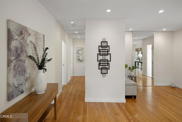 4531 El Camino Corto, La Canada Flintridge CA: https://media.crmls.org/mediaz/4c01c967-d1d9-40b9-a0bb-d09621ccc541.jpg