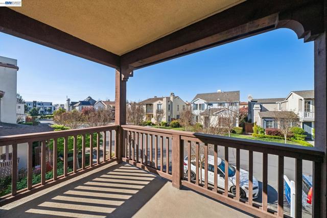 220 Hollister Avenue, Alameda CA: https://media.crmls.org/mediaz/4c0281e7-3a63-4fa2-96ca-df746a744f81.jpg