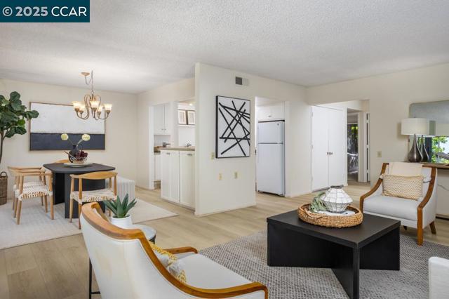 1349 Running Springs Rd, Walnut Creek CA: https://media.crmls.org/mediaz/4c0293d9-5b80-4e71-a2d9-d2b1aee2e260.jpg