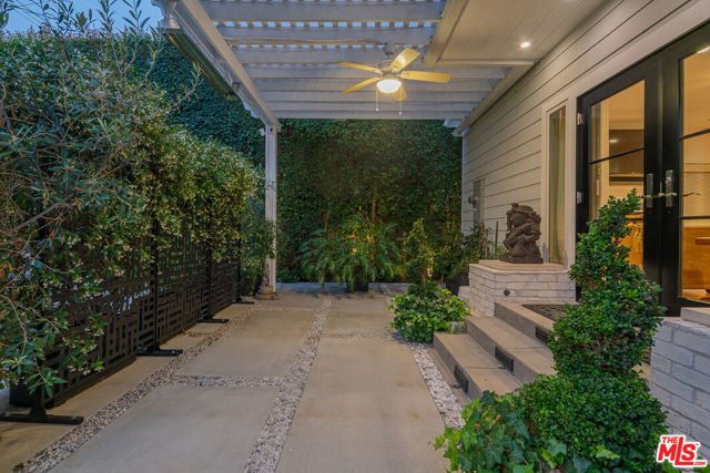 Image 17 of 22 For 806 Crescent Heights Boulevard