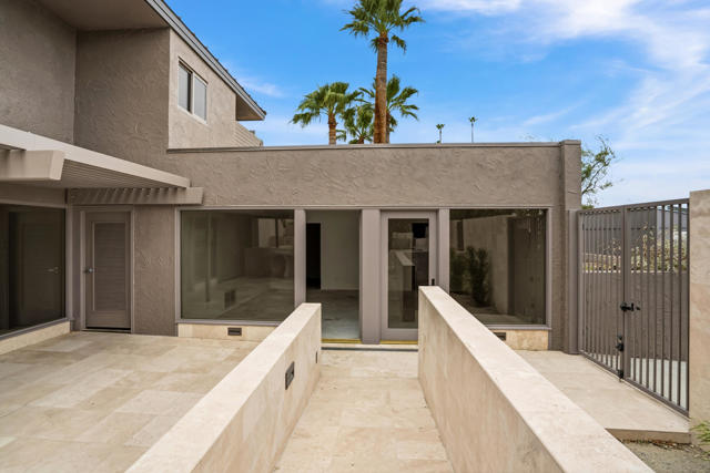 855 W Coronado Avenue, Palm Springs, CA 92262