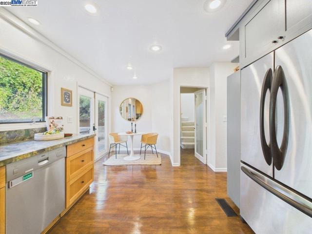 4418 Virginia Ave, Oakland CA: https://media.crmls.org/mediaz/4c02db92-b2bb-40b8-b97c-d2b6ca83ac9e.jpg