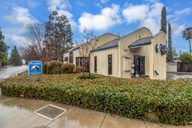 10012 N Foothill Boulevard, Cupertino CA: https://media.crmls.org/mediaz/4c02fc91-c04b-4046-9c3d-36ea84f04ad4.jpg