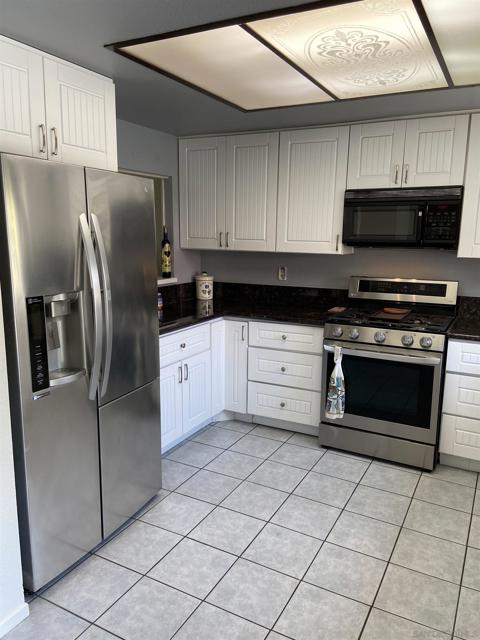 10320 Plaza Paseo Dr., Lakeside CA: https://media.crmls.org/mediaz/4c031577-8632-4fb1-af7e-b7a15af17e1a.jpg