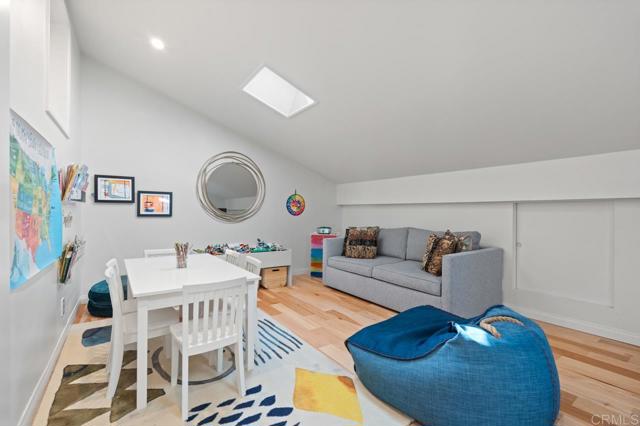 2163 Caminito San Martin, La Jolla CA: https://media.crmls.org/mediaz/4c0348ef-d21e-4462-8da1-440228dccc9a.jpg