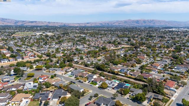 7574 Birkdale Dr, Newark CA: https://media.crmls.org/mediaz/4c036097-90ef-4102-b892-75e4deff366e.jpg