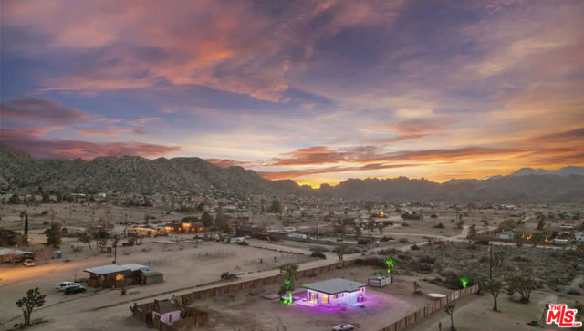 5256 William S Hart Road, Pioneertown CA: https://media.crmls.org/mediaz/4c0445eb-c3dc-4d07-9a0a-3d2e794af510.jpg