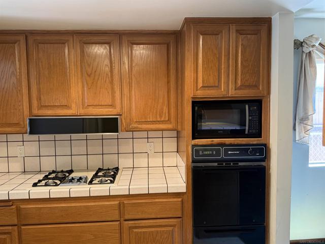 6056 Winfield Ave, La Mesa CA: https://media.crmls.org/mediaz/4c04748c-1d93-4809-9917-306ea285d87e.jpg