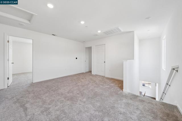 5013 Shefford Ct, Vacaville CA: https://media.crmls.org/mediaz/4c048094-d0f8-4259-9017-0ec4b99c4e15.jpg