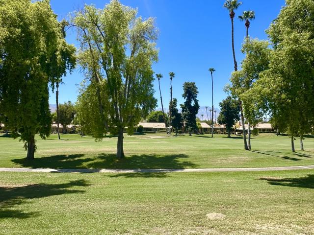 239 Santa Barbara Circle, Palm Desert CA: https://media.crmls.org/mediaz/4c0498af-4d0a-4539-b030-bed5ad811688.jpg