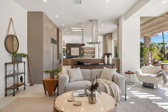 9 Regency Drive, Rancho Mirage CA: https://media.crmls.org/mediaz/4c04d881-0261-4c38-99c9-993ce98461e9.jpg