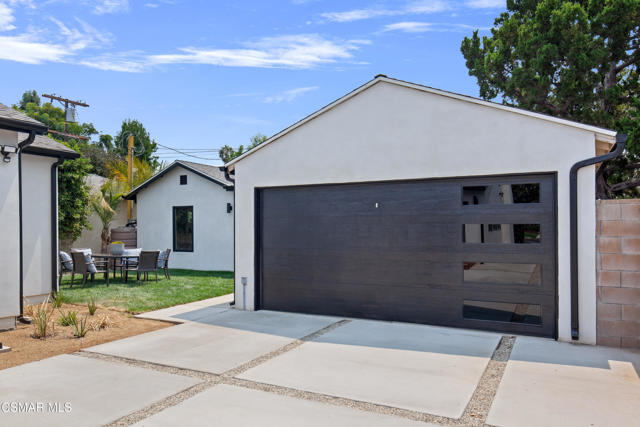 14322 W Collins Street, Sherman Oaks CA: https://media.crmls.org/mediaz/4c05d486-c9c6-4f55-a0b4-a94f4ce036c0.jpg