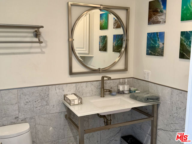 2031 Peninsula Road, Oxnard CA: https://media.crmls.org/mediaz/4c05e04a-541a-4e05-b00f-3d00b7a0763c.jpg