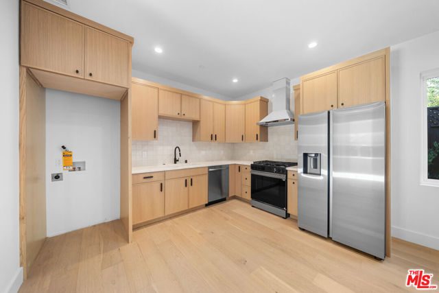 1688 N Sierra Bonita Avenue, Pasadena CA: https://media.crmls.org/mediaz/4c0613a5-b5cc-4d95-9896-4016bb5fc681.jpg