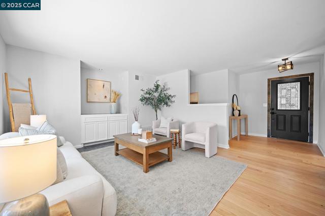 196 Miramonte Rd, Walnut Creek CA: https://media.crmls.org/mediaz/4c06c069-da0b-4980-98cd-6e3a097556a6.jpg
