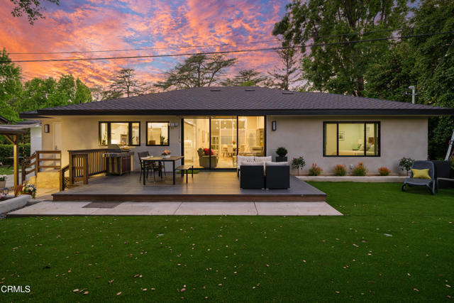4428 Oakwood Avenue, La Canada Flintridge CA: https://media.crmls.org/mediaz/4c07a2b2-d005-440d-96a6-3e4fddcd490c.jpg