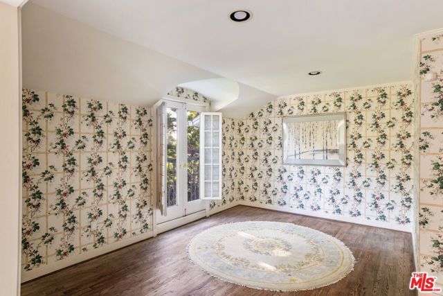 3734 Longridge Avenue, Sherman Oaks CA: https://media.crmls.org/mediaz/4c0886a2-7358-4641-9c86-c60a6b54c2e5.jpg