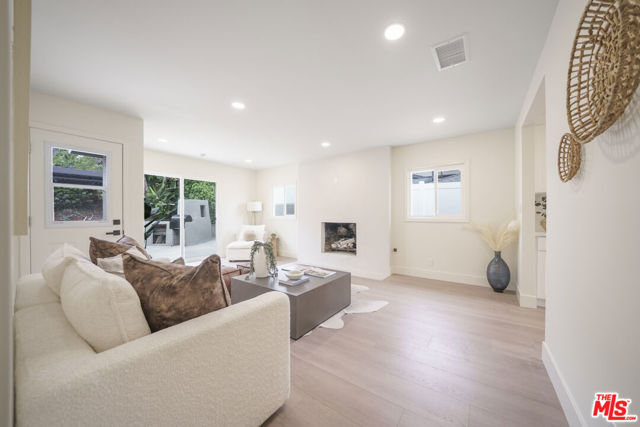 2618 Brian Avenue, Torrance CA: https://media.crmls.org/mediaz/4c08a1d1-4d00-4441-98da-6bae995c75b3.jpg